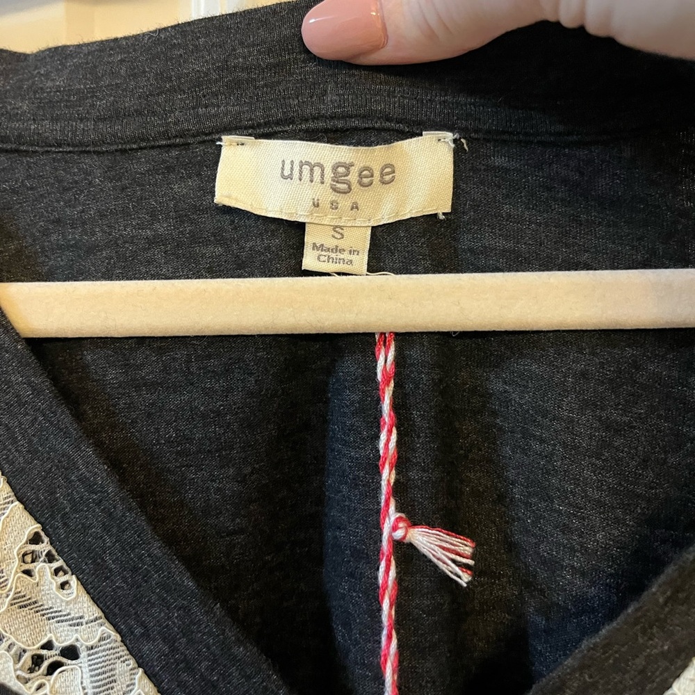 NWT Umgee Grey T Shirt with Lace Size S - Picture 3 of 11